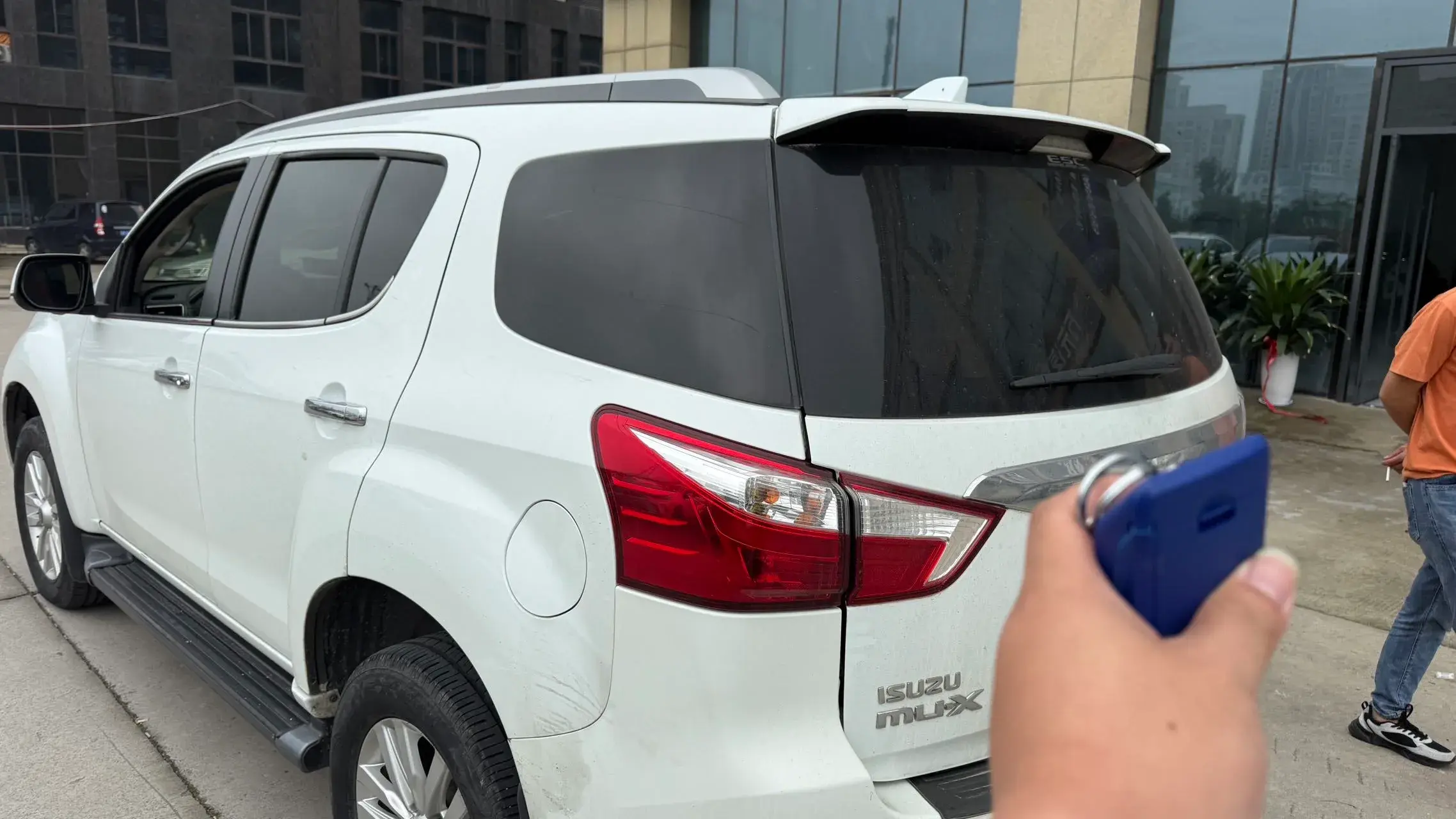 2018 ISUZU MU-X thumbnail 4