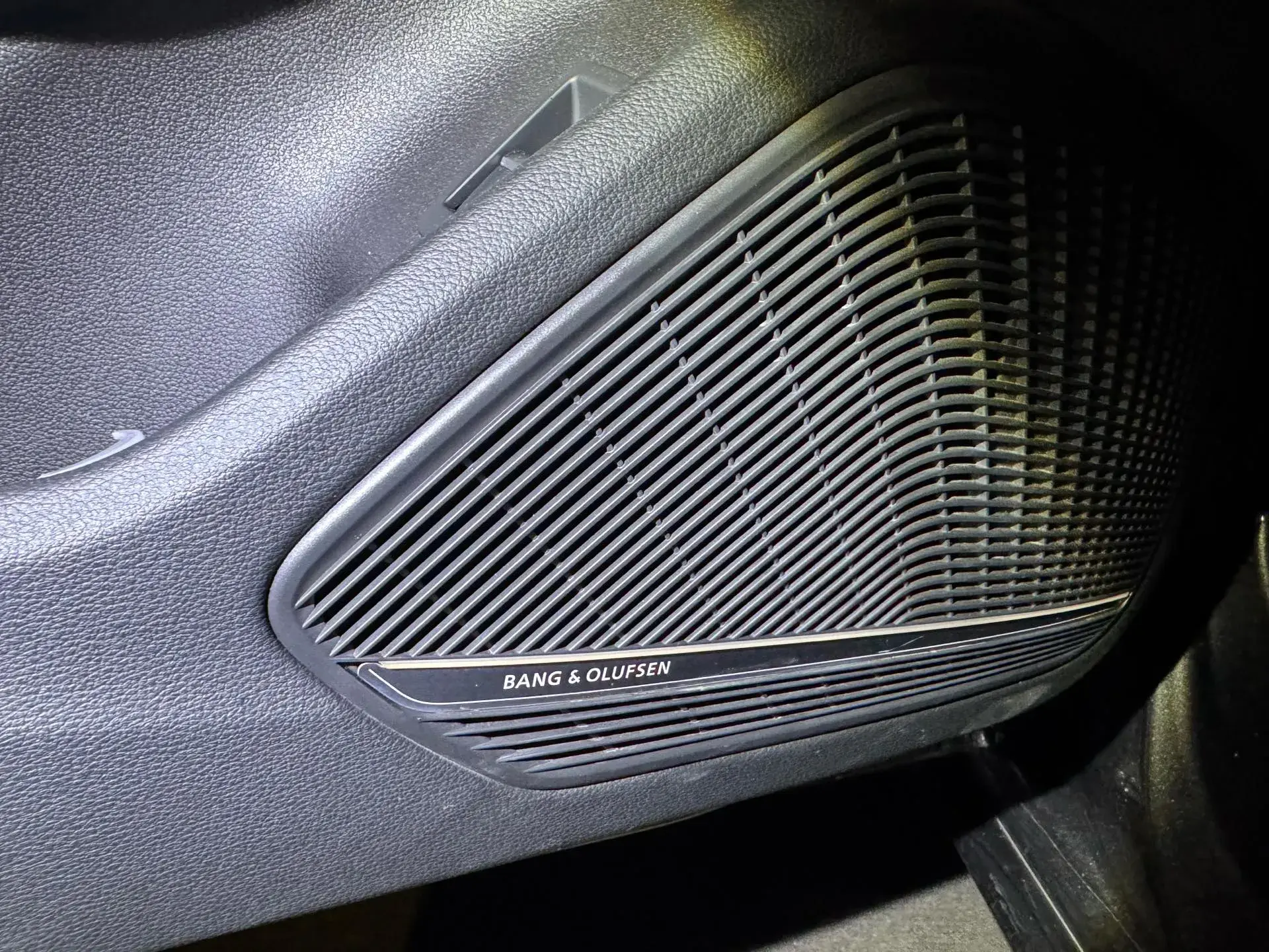 2022 AUDI A4L thumbnail 3