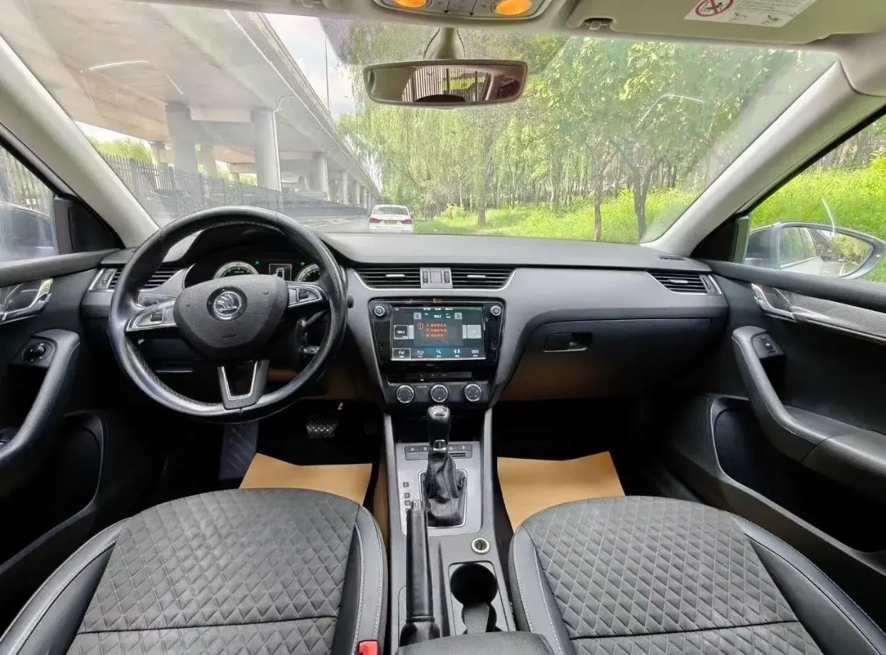 2018 SKODA OCTAVIA thumbnail 4