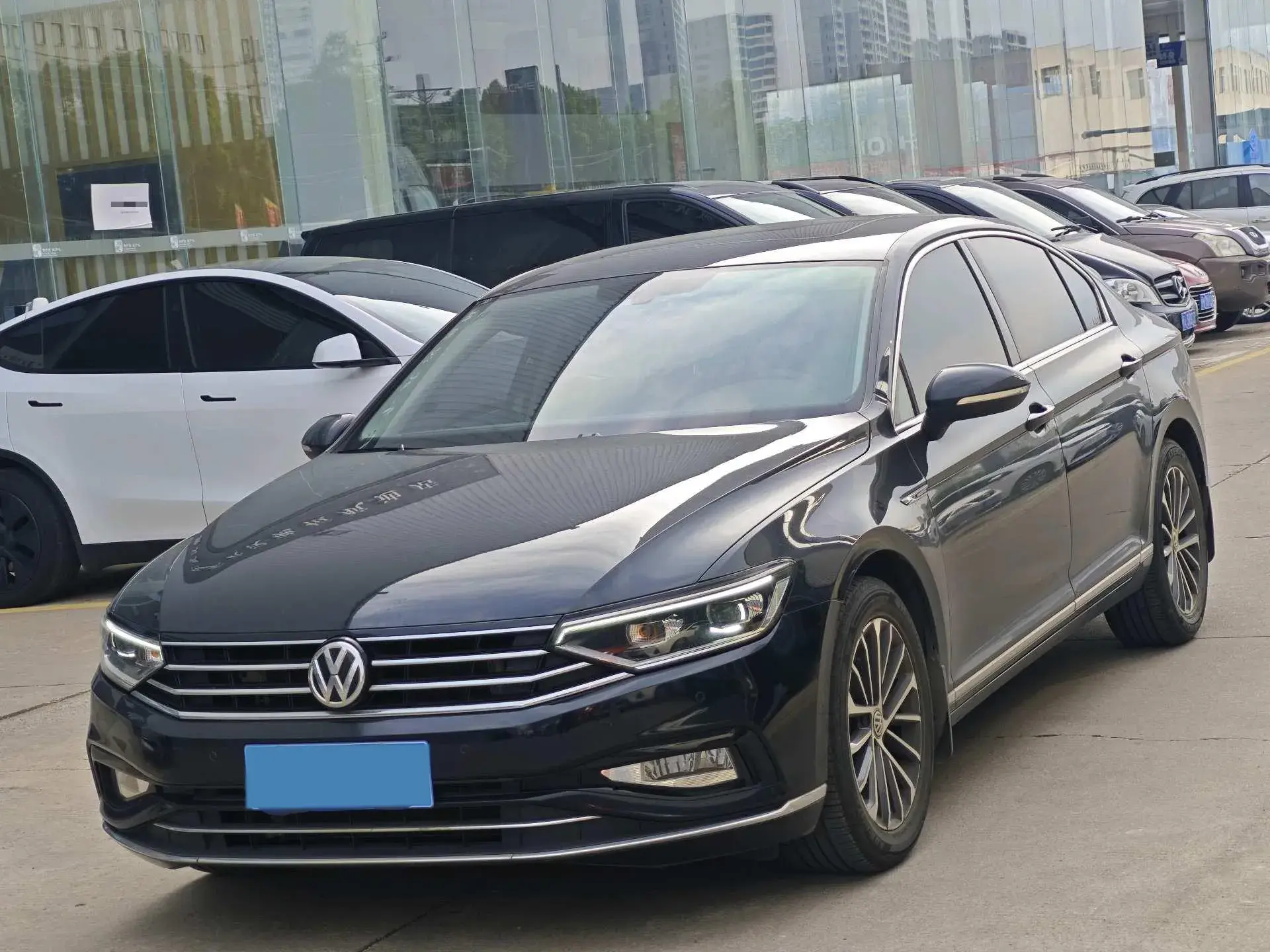 2020 VOLKSWAGEN MAGOTAN view 1