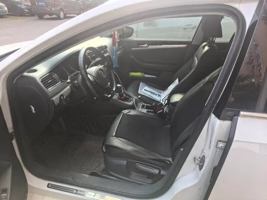 2018 VOLKSWAGEN SAGITAR thumbnail 4