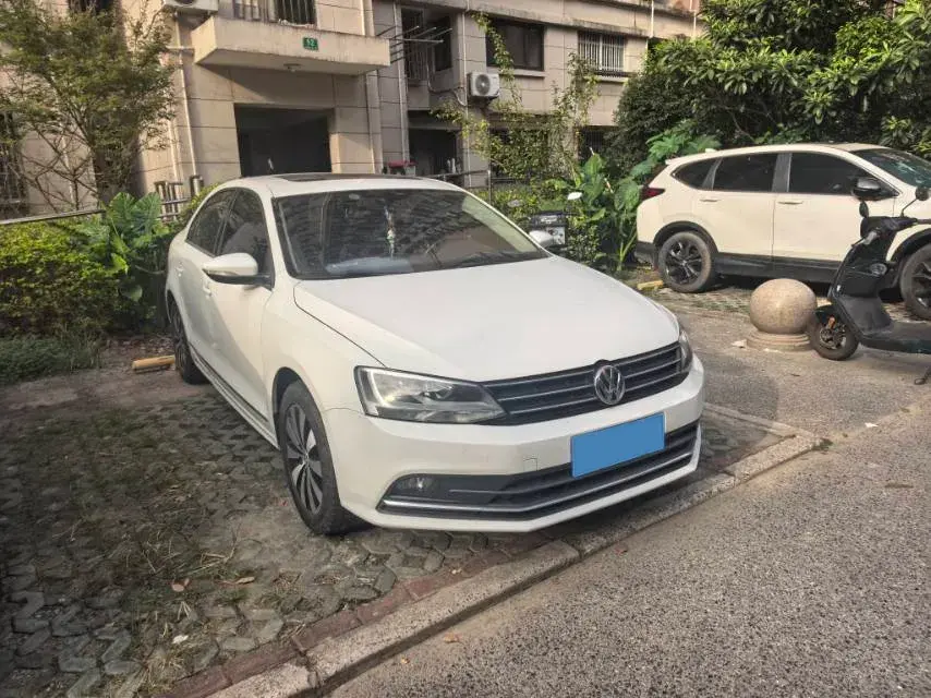 2018 VOLKSWAGEN SAGITAR thumbnail 2