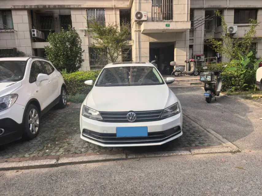 2018 VOLKSWAGEN SAGITAR thumbnail 3