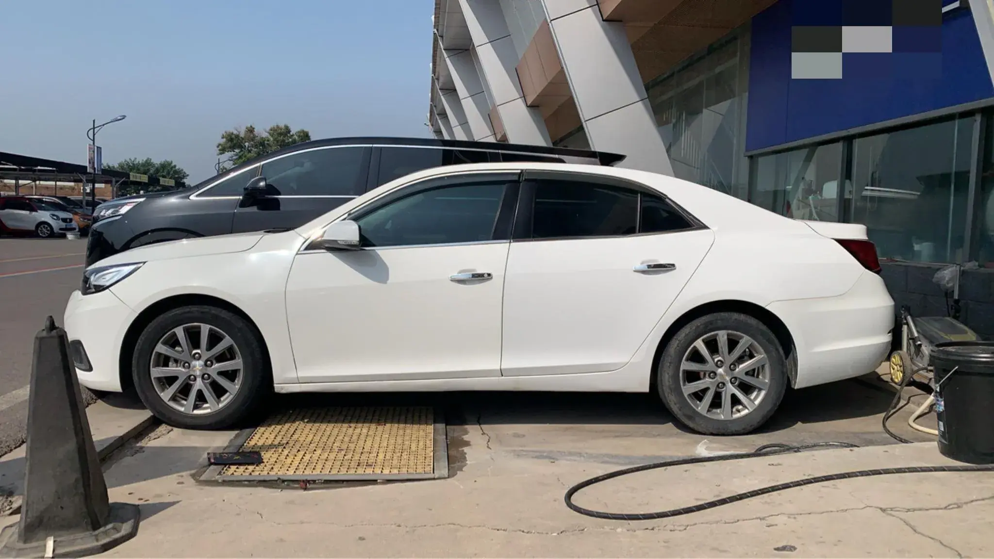 2018 CHEVROLET MALIBU thumbnail 3