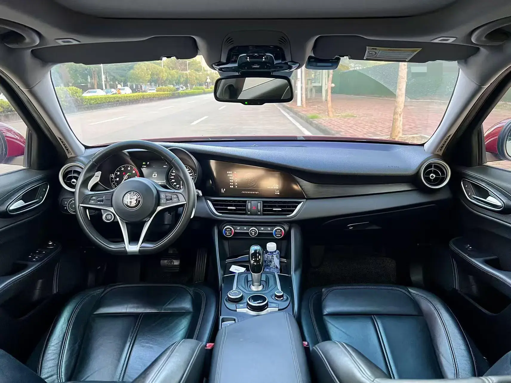 2017 ALFA ROMEO thumbnail 3