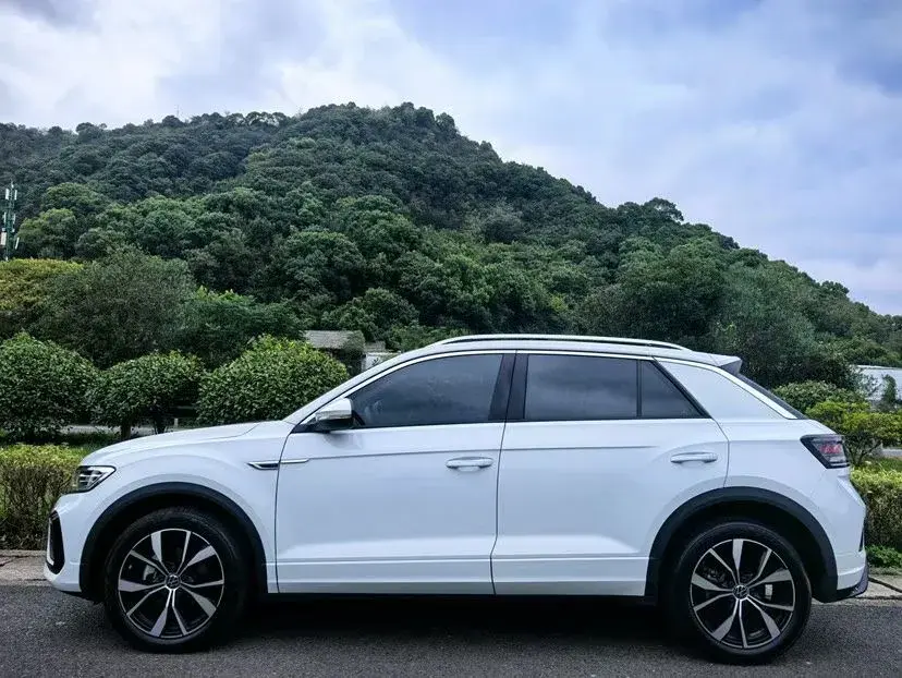 2025 VOLKSWAGEN T-ROC thumbnail 2