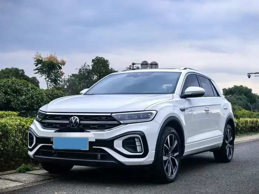 2025 VOLKSWAGEN T-ROC view 1