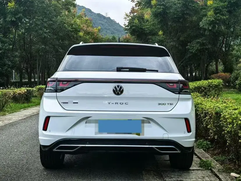 2025 VOLKSWAGEN T-ROC thumbnail 3