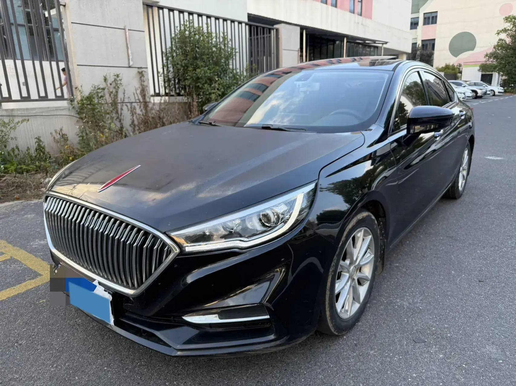 2018 HONGQI H5 view 1