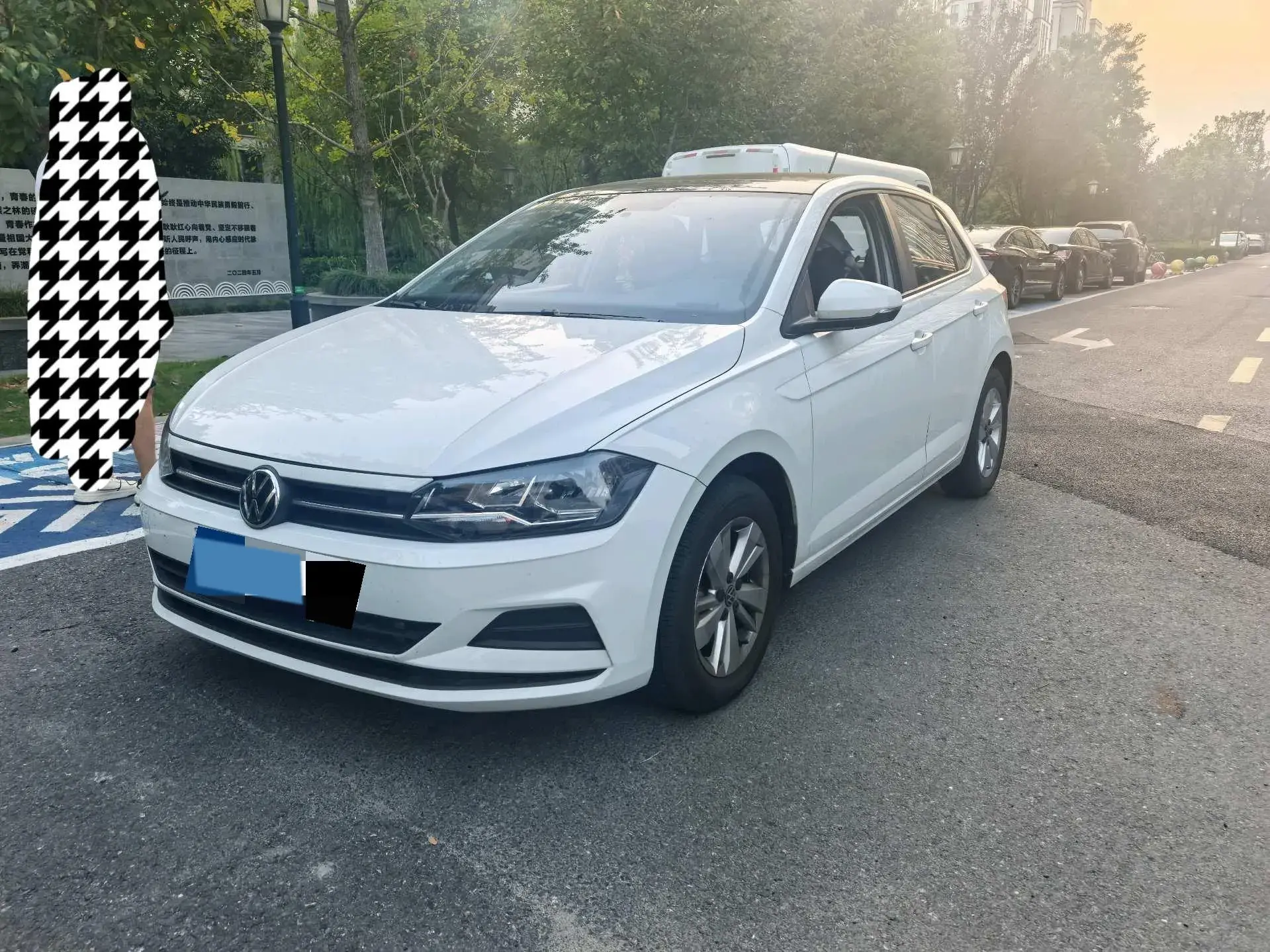 2023 VOLKSWAGEN POLO view 1