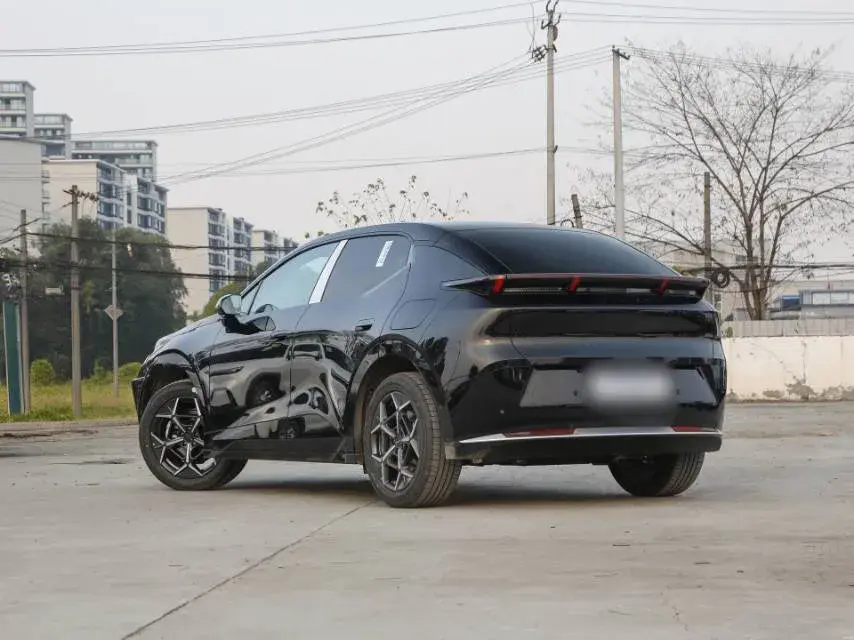 2025 LYNK&CO Z20 thumbnail 4