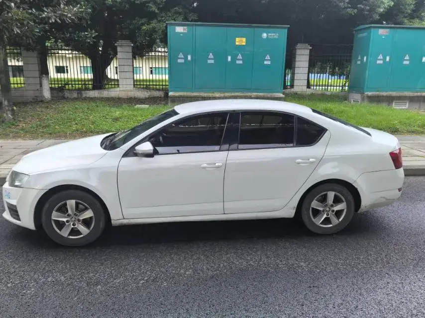 2017 SKODA OCTAVIA thumbnail 4