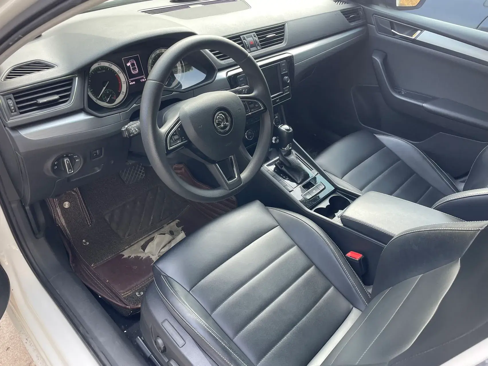 2018 SKODA SUPERB thumbnail 4