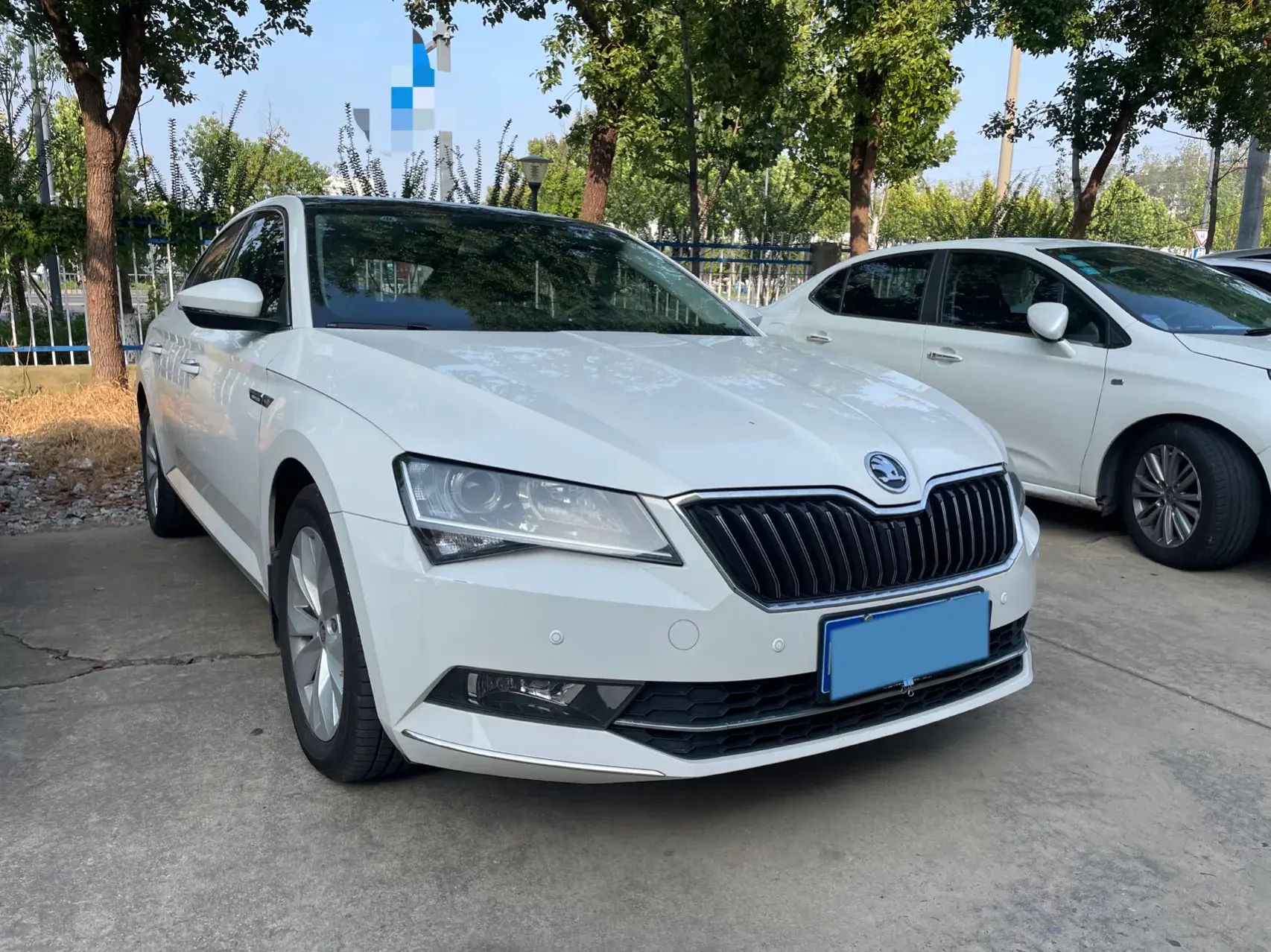 2018 SKODA SUPERB thumbnail 3