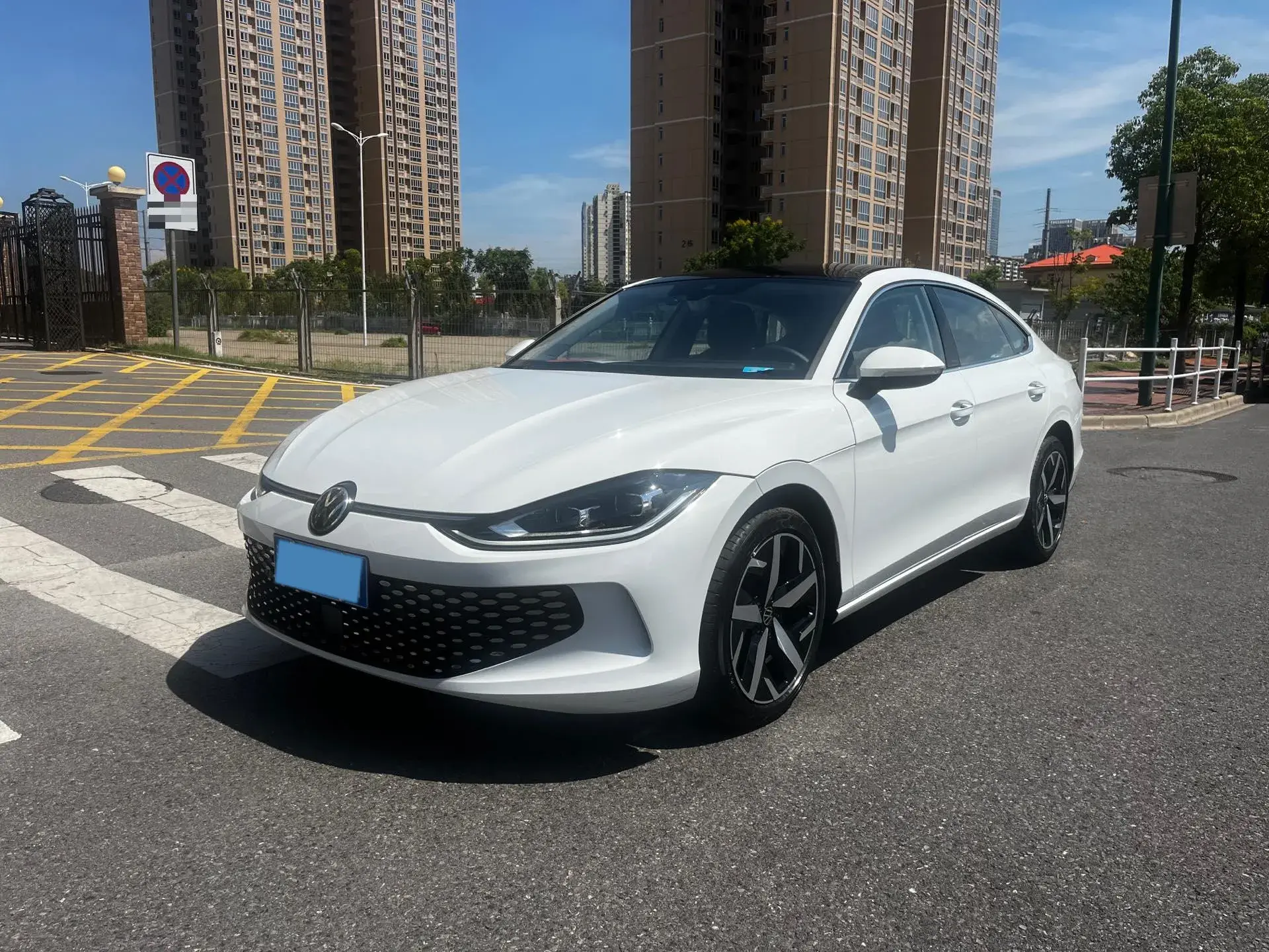 2024 VOLKSWAGEN LAMANDO view 1