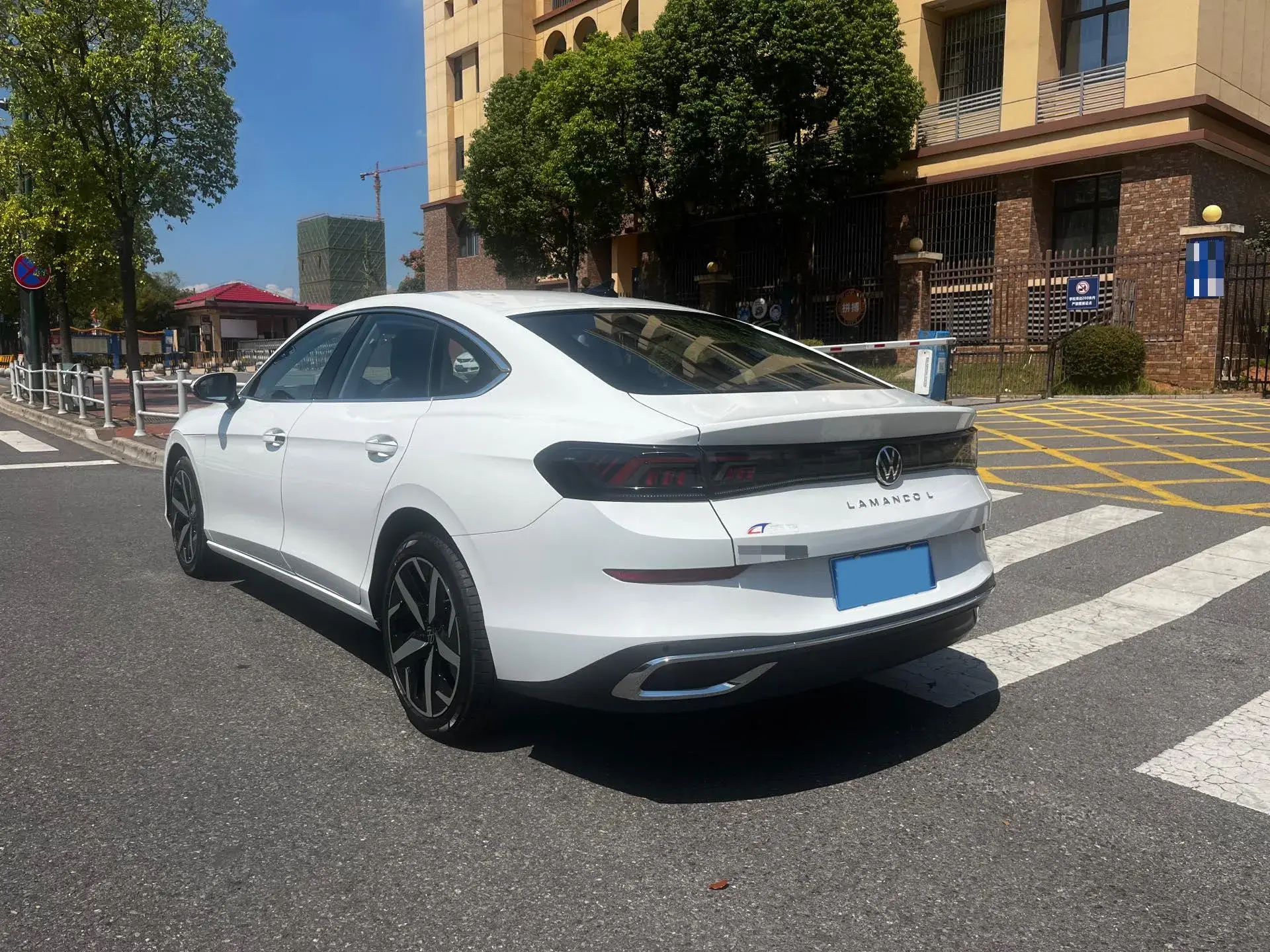 2024 VOLKSWAGEN LAMANDO thumbnail 4