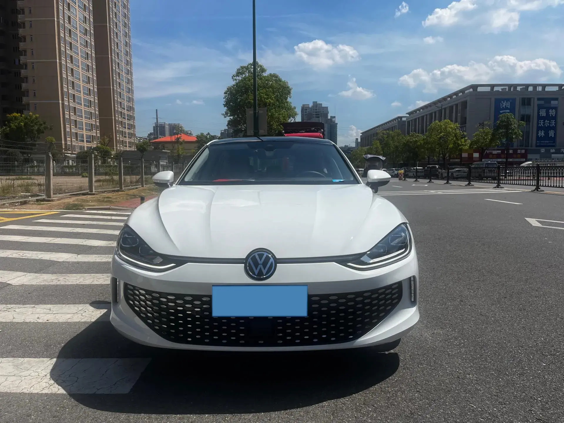 2024 VOLKSWAGEN LAMANDO thumbnail 3