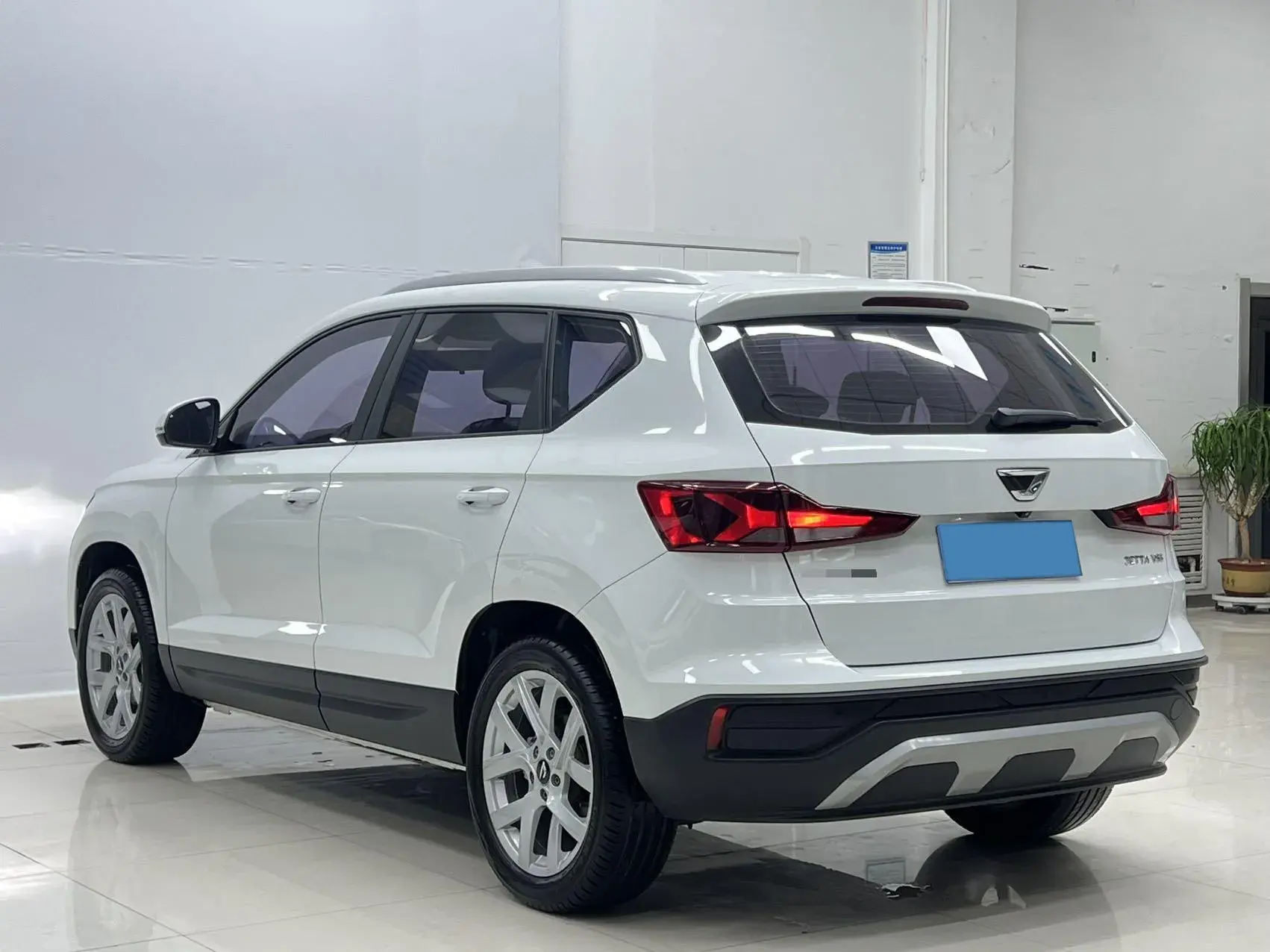 2022 JETTA VS5 thumbnail 4