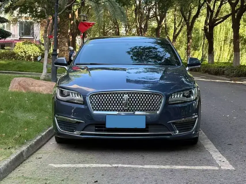 2018 LINCOLN MKZ thumbnail 2