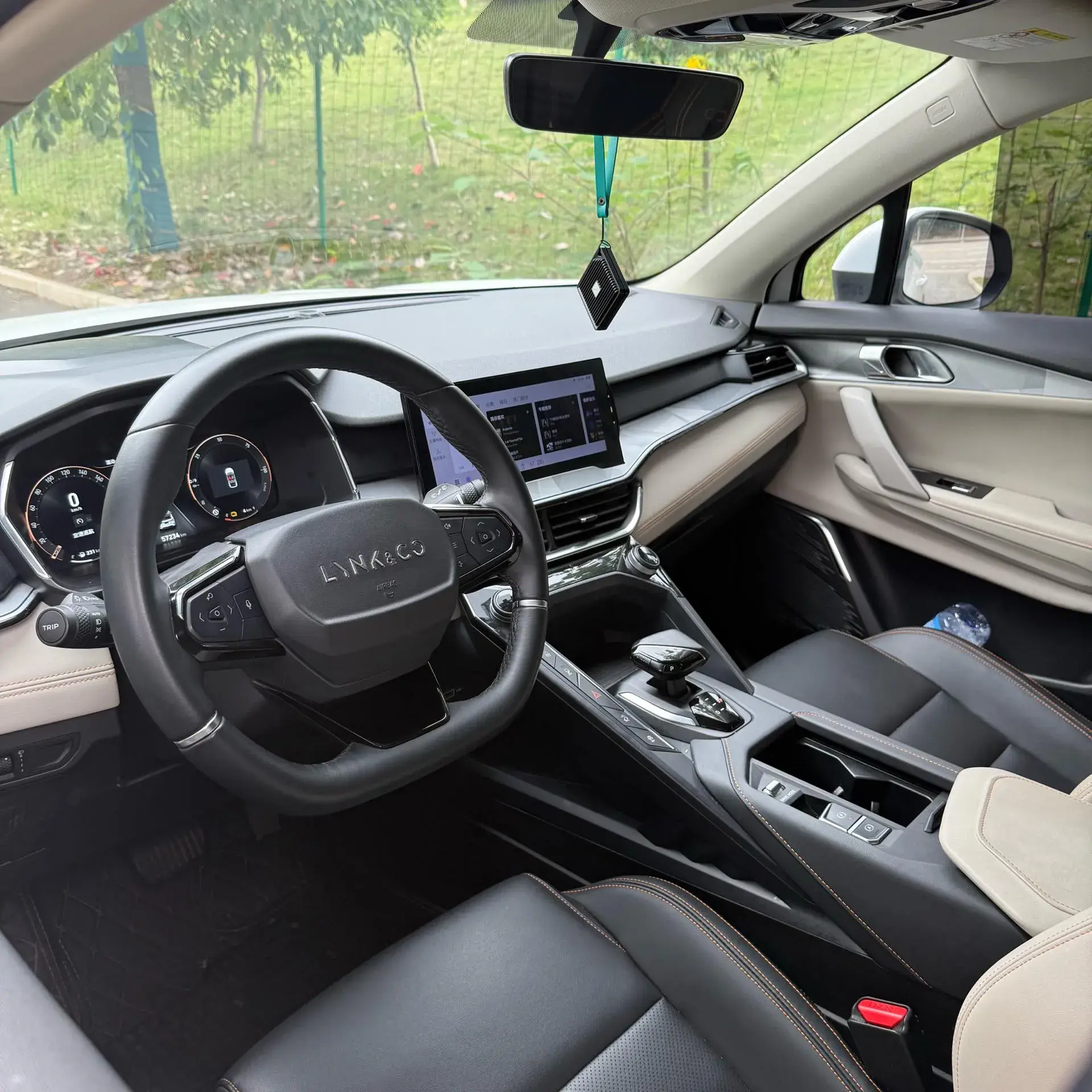 2022 LYNK&CO 06 thumbnail 4