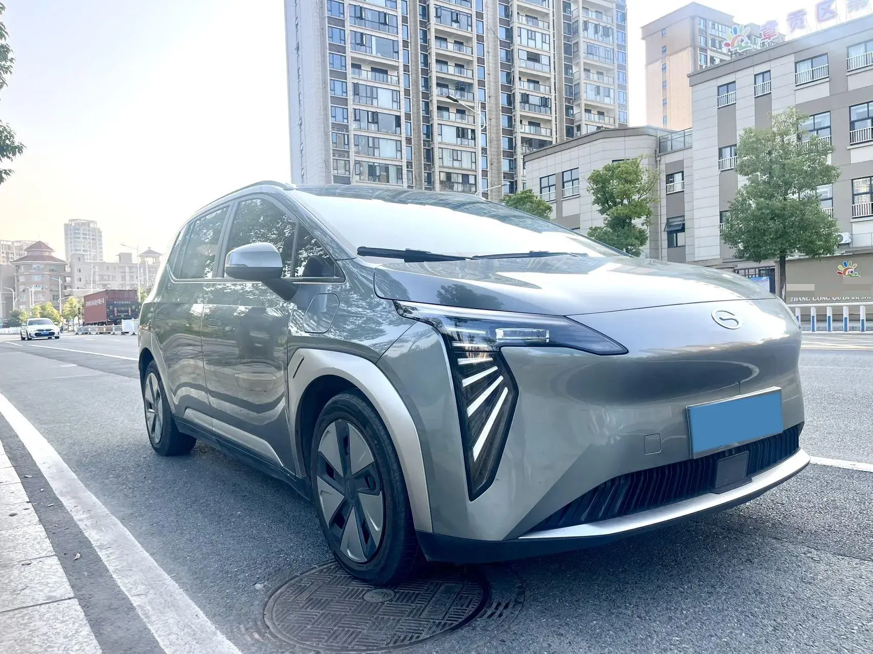 2023 AION Y thumbnail 3