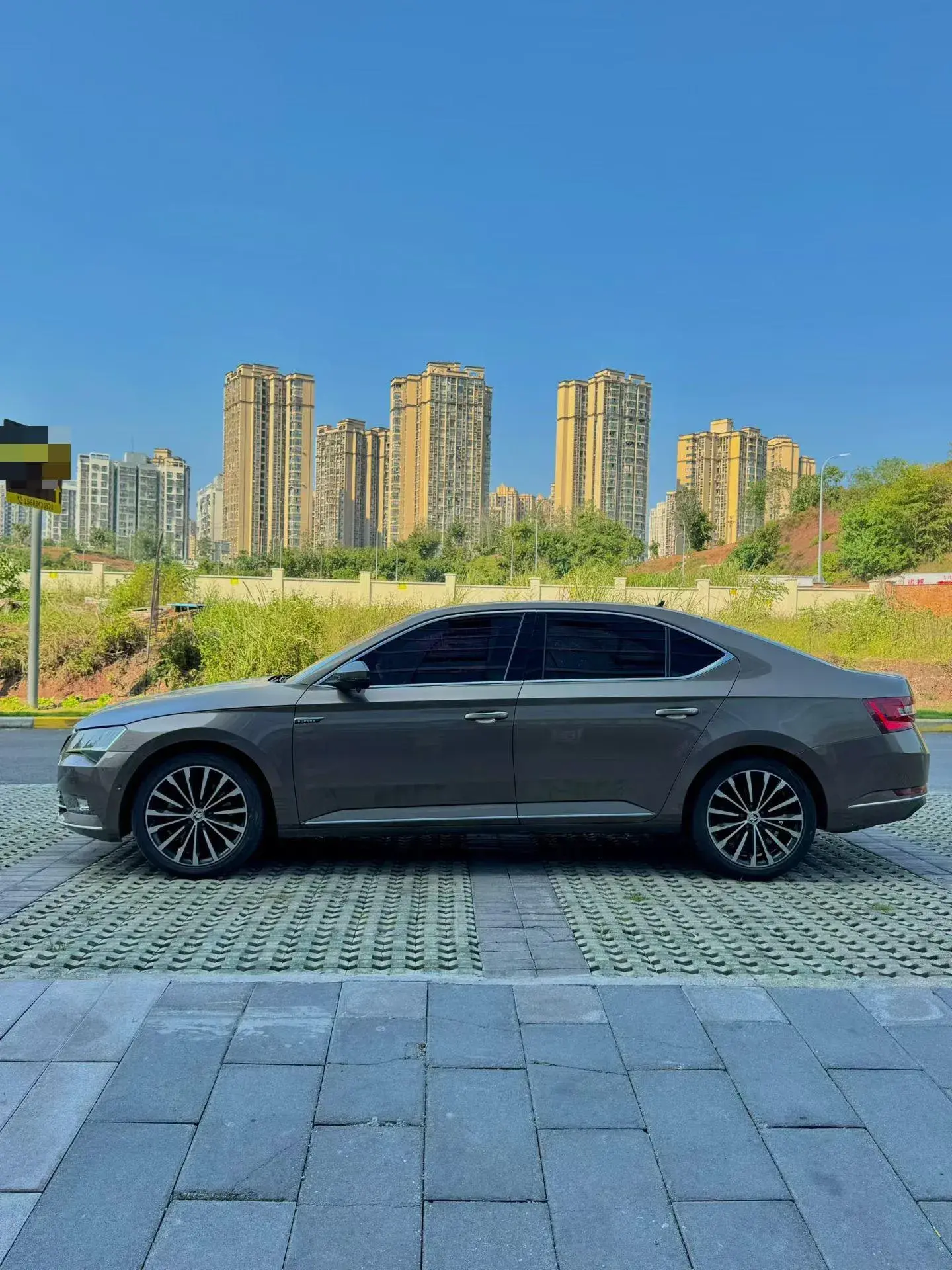2019 SKODA SUPERB thumbnail 3