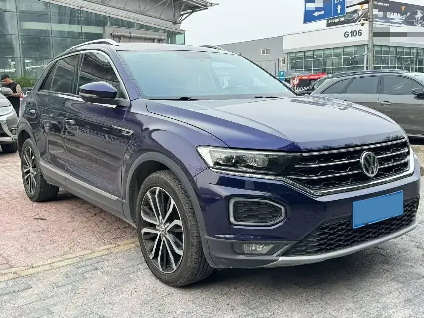 2019 VOLKSWAGEN T-ROC thumbnail 2