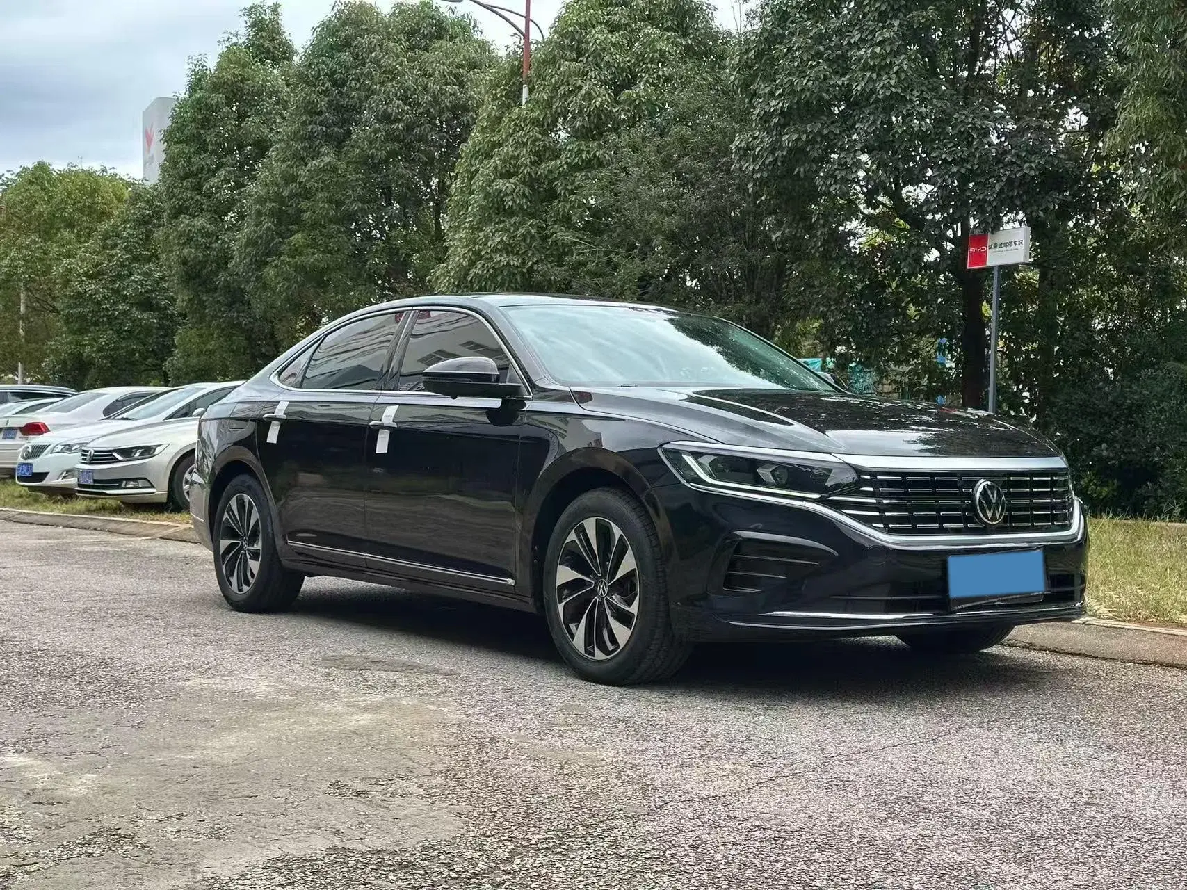 2022 VOLKSWAGEN PASSAT thumbnail 3