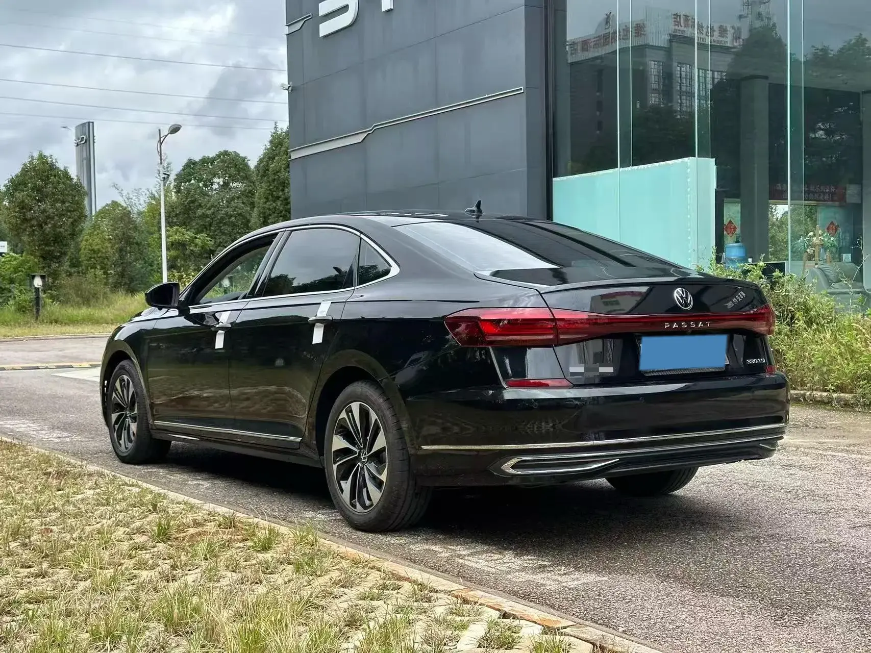 2022 VOLKSWAGEN PASSAT thumbnail 4