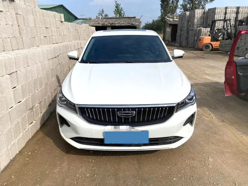 2022 GEELY EMGRAND thumbnail 2