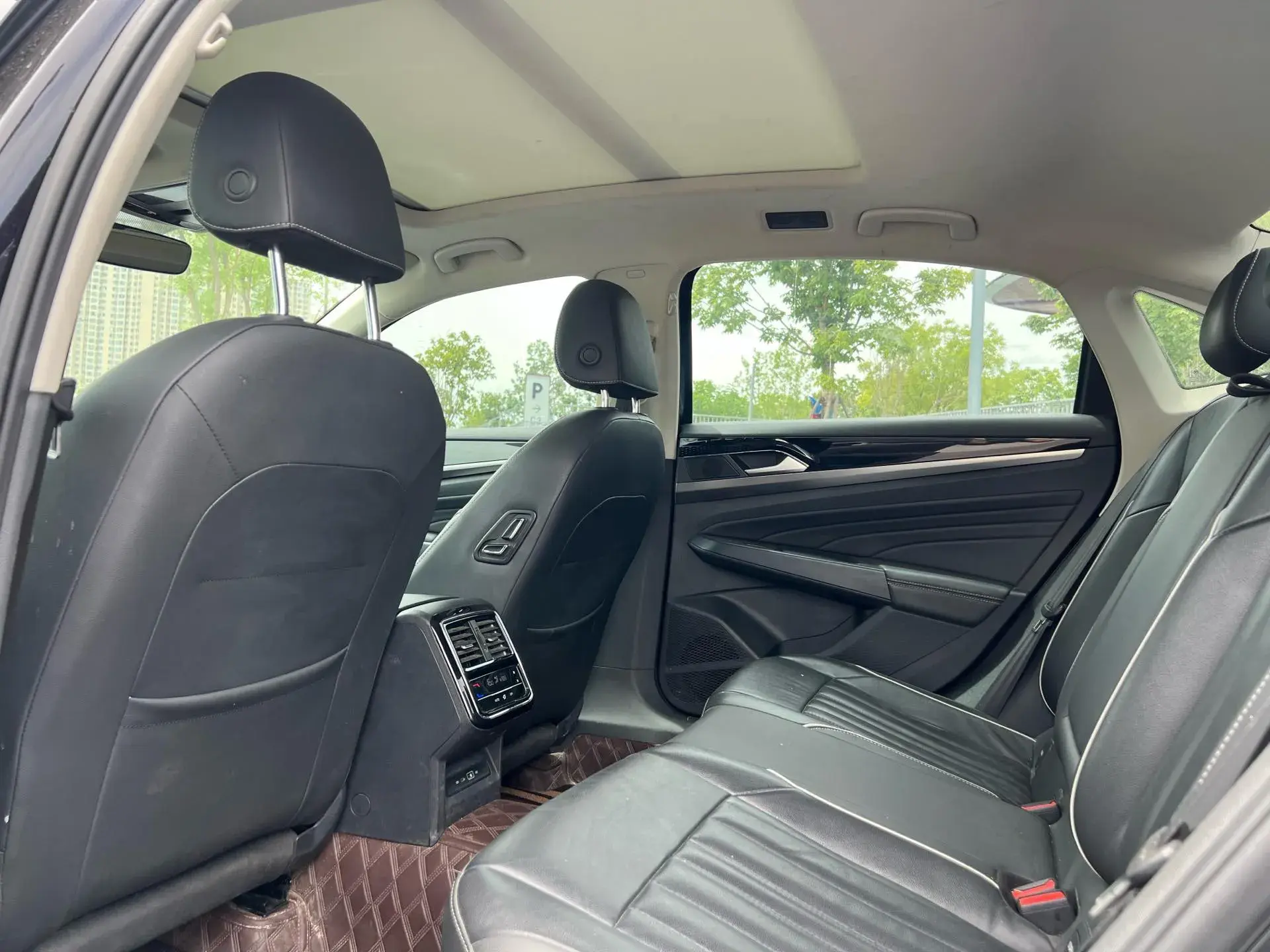 2023 VOLKSWAGEN PASSAT thumbnail 4