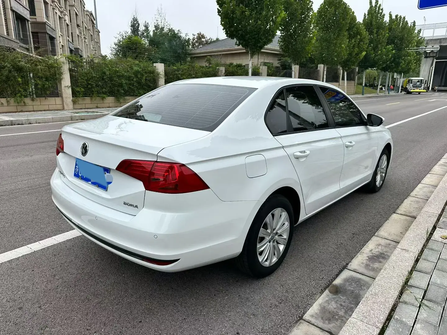 2019 VOLKSWAGEN BORA thumbnail 4