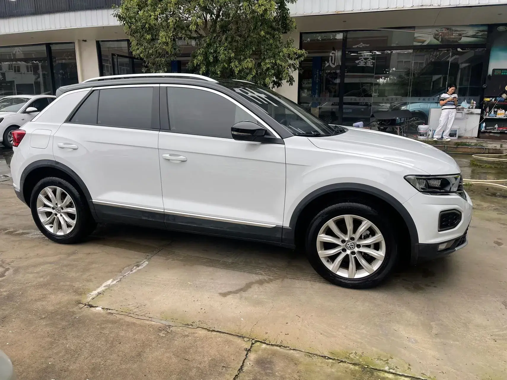 2020 VOLKSWAGEN T-ROC thumbnail 2