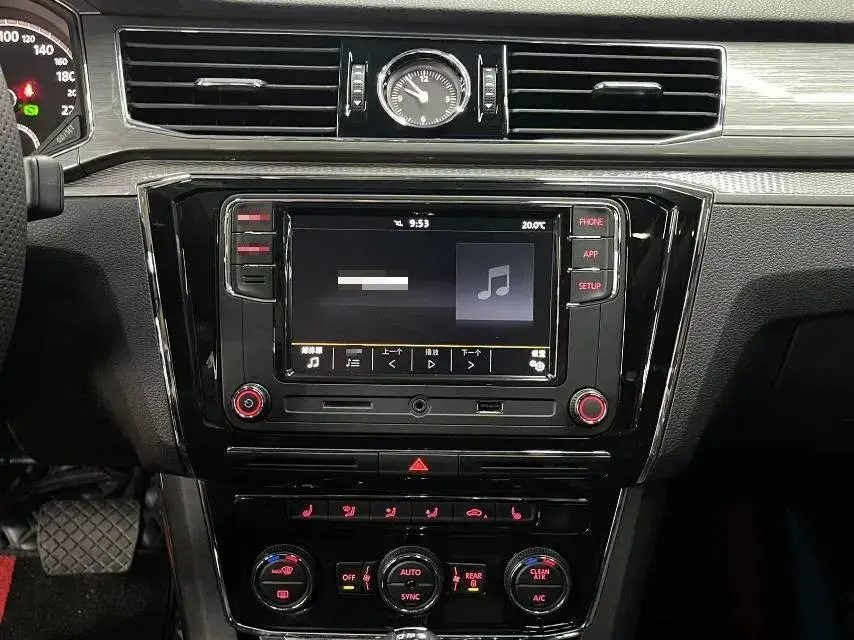 2017 VOLKSWAGEN PASSAT thumbnail 4