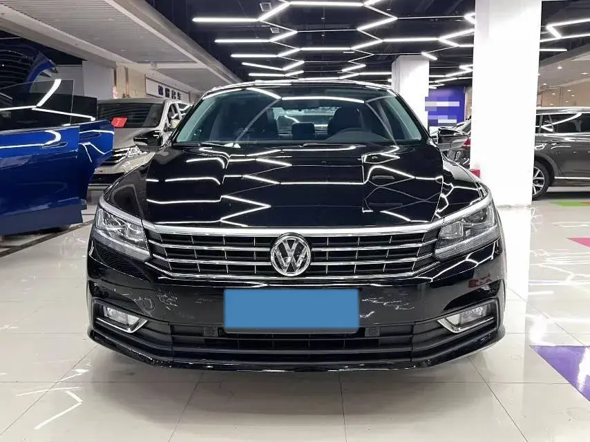 2017 VOLKSWAGEN PASSAT thumbnail 2