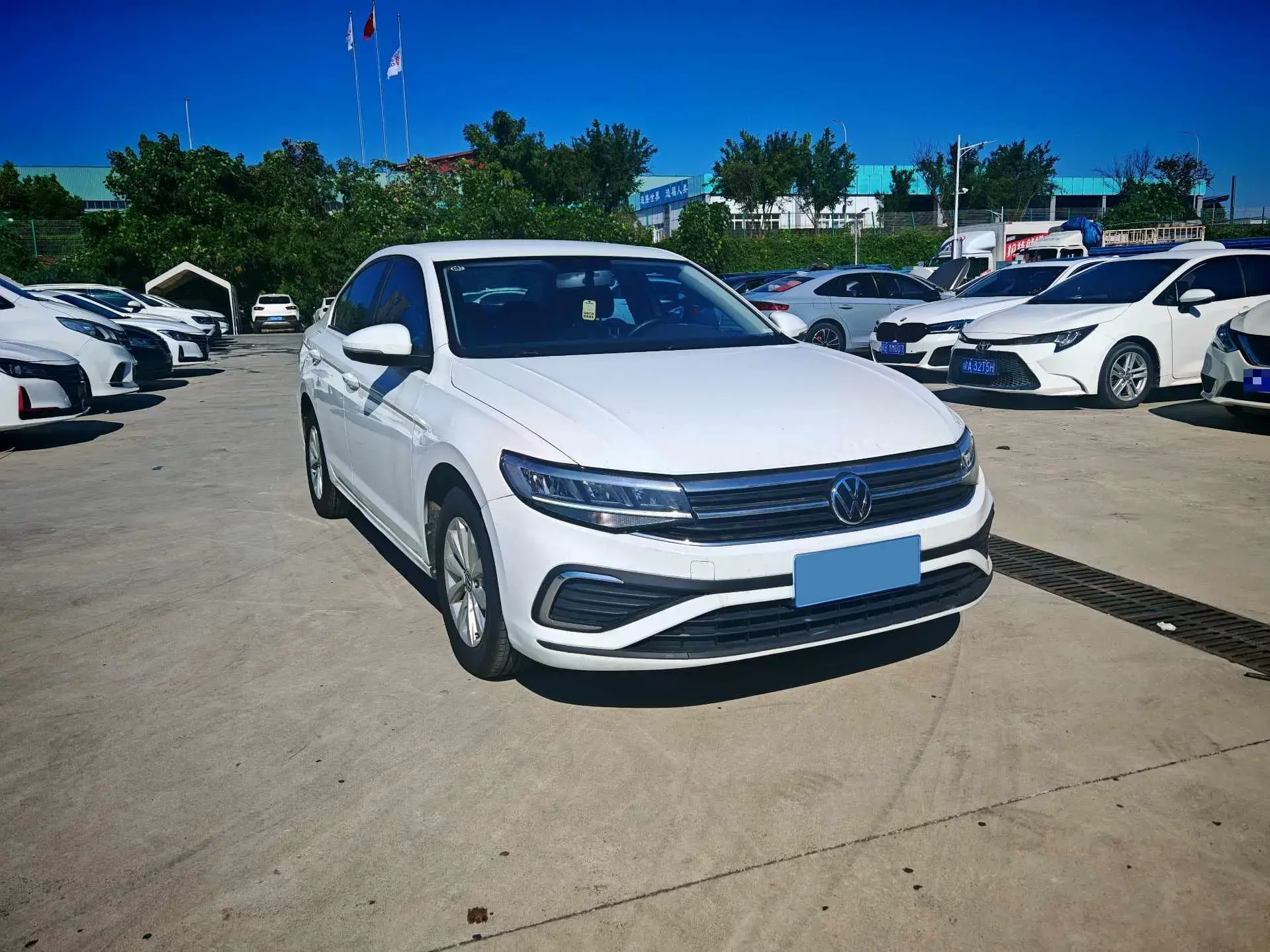 2023 VOLKSWAGEN BORA thumbnail 2