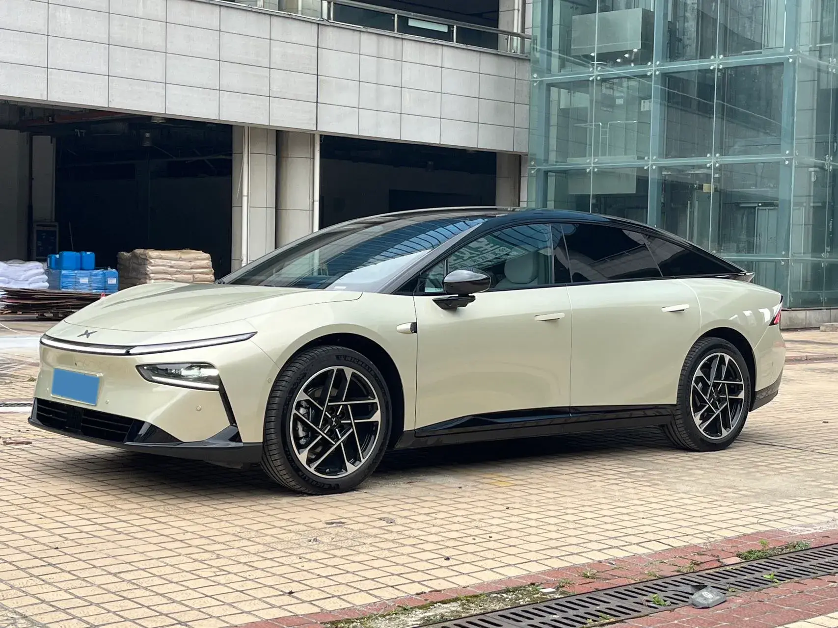 2024 XPENG P7+ view 1