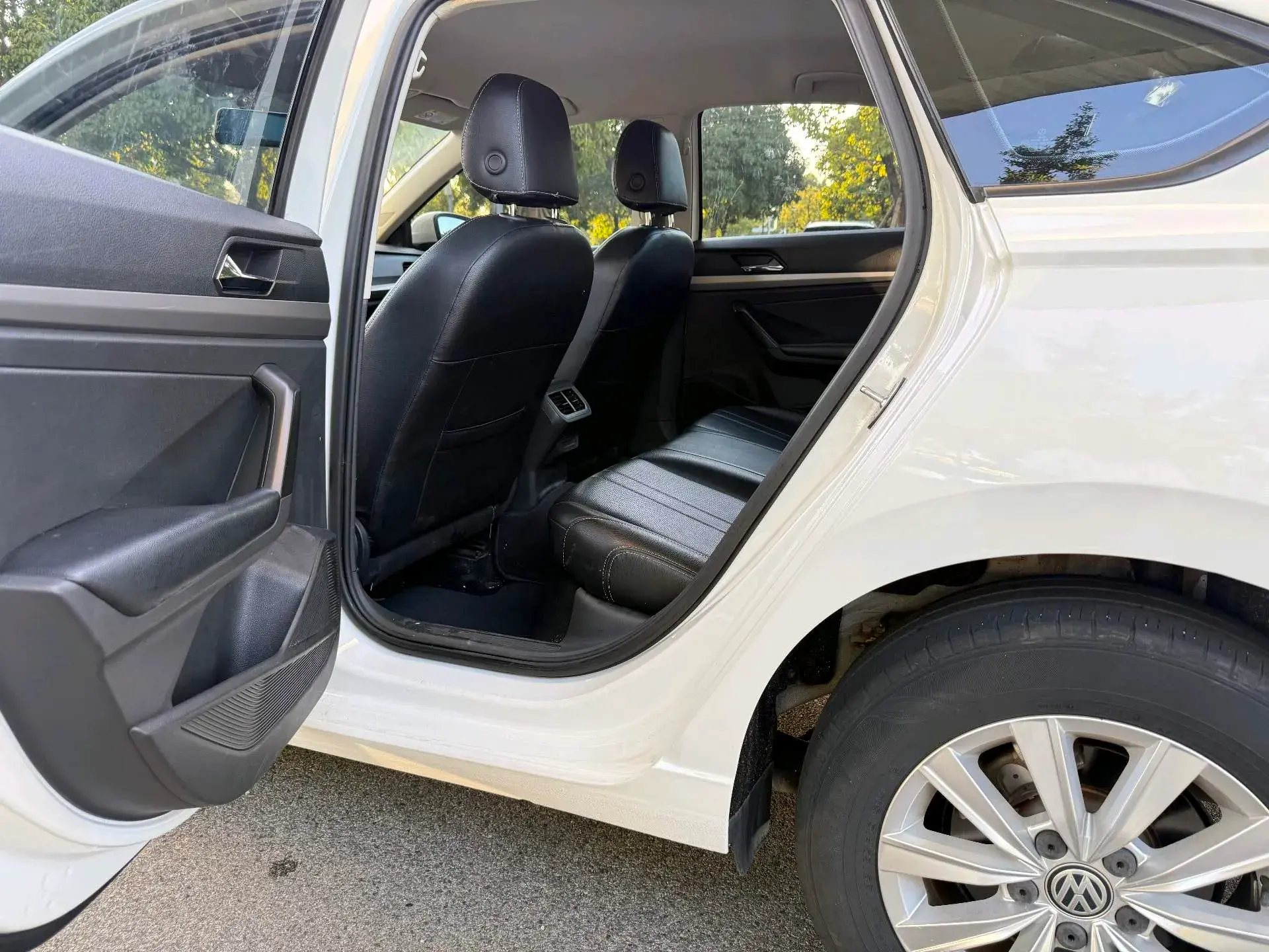 2018 VOLKSWAGEN LAVIDA thumbnail 4