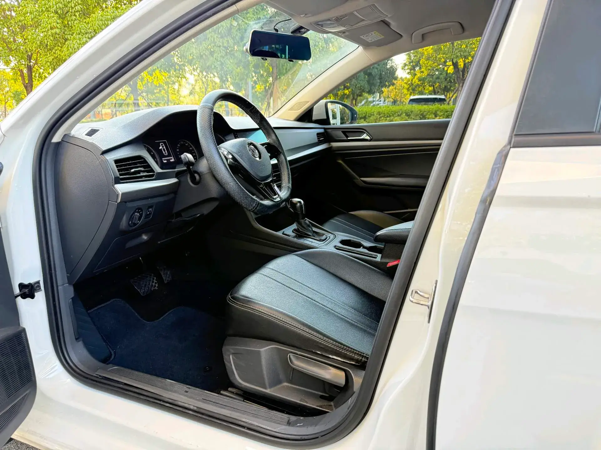 2018 VOLKSWAGEN LAVIDA thumbnail 3