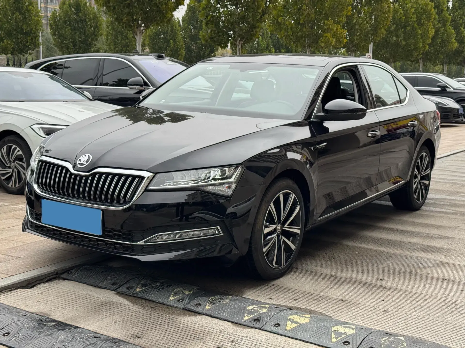 2023 SKODA SUPERB view 1