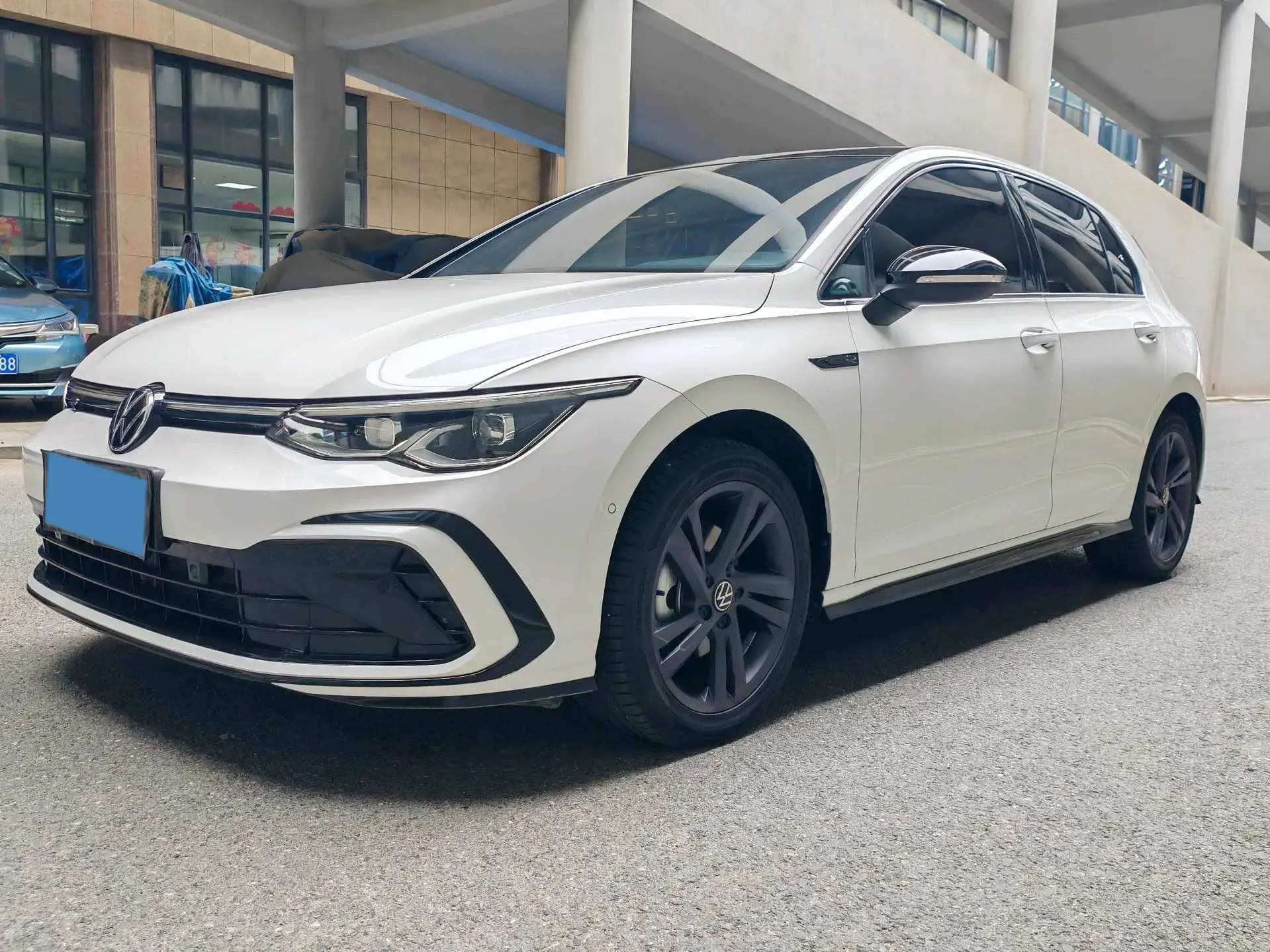 2021 VOLKSWAGEN GOLF view 1