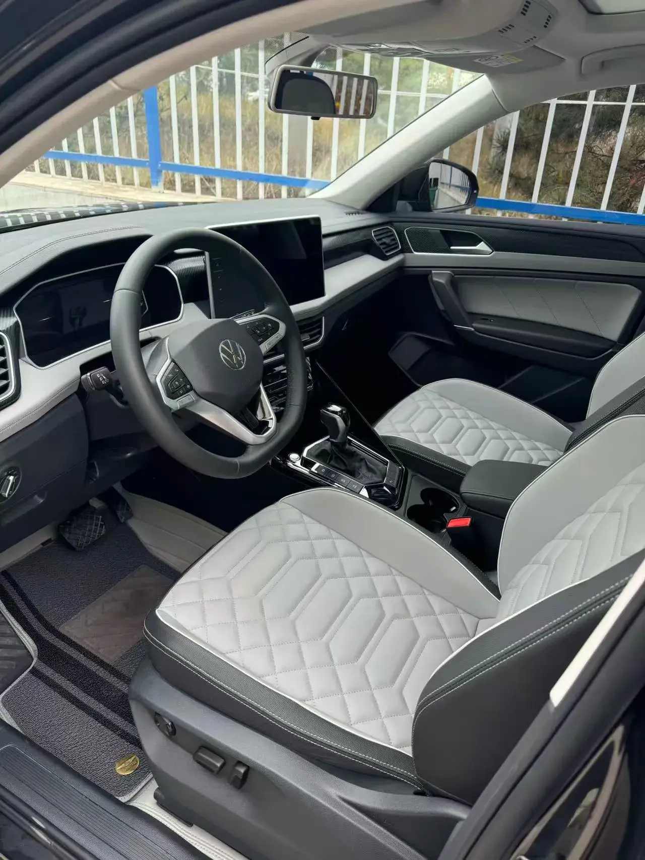 2025 VOLKSWAGEN TAYRON thumbnail 3