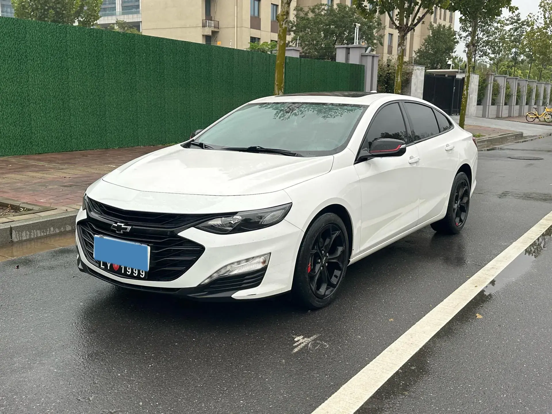 2019 CHEVROLET MALIBU view 1