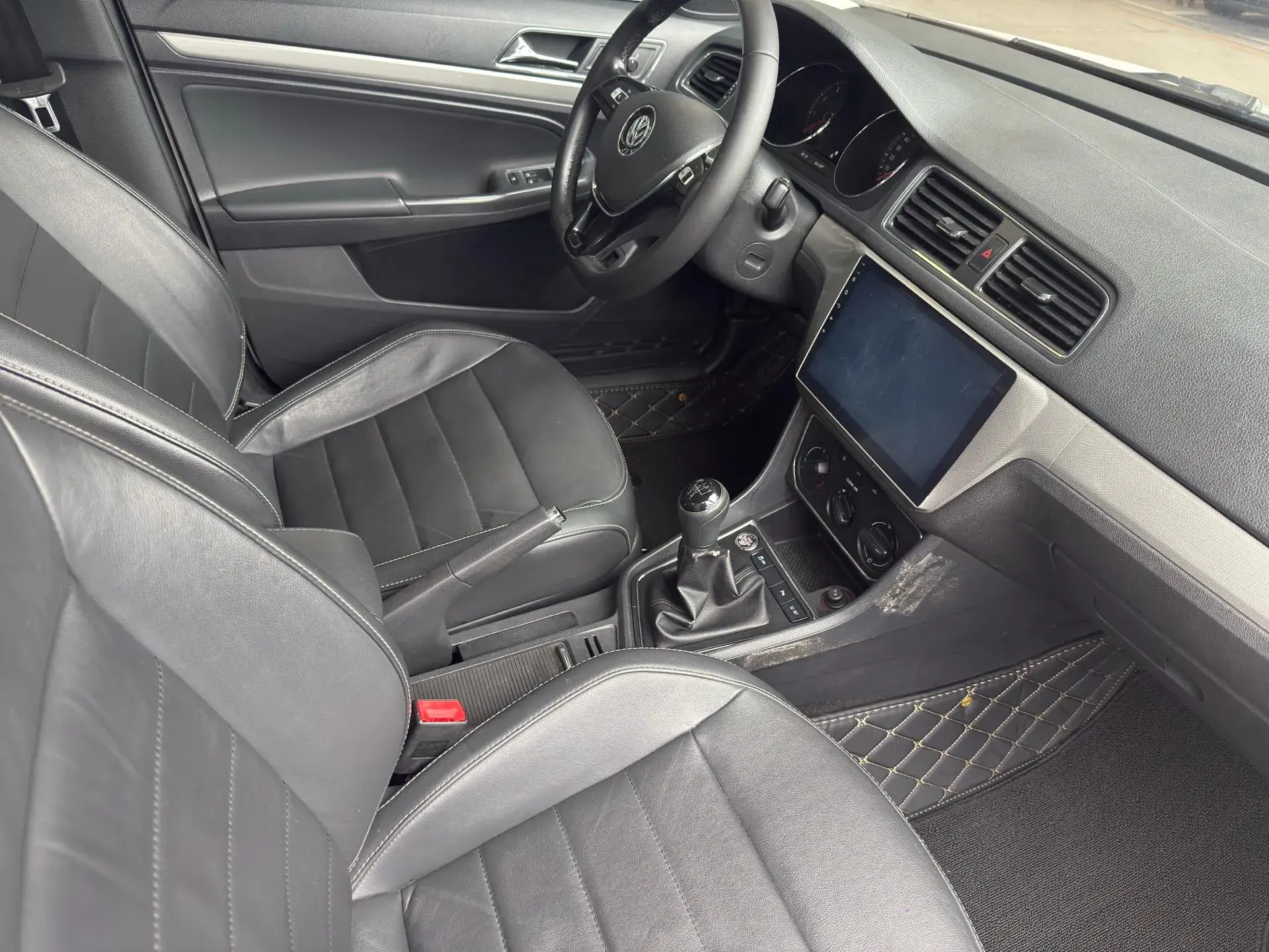 2017 VOLKSWAGEN LAVIDA thumbnail 4