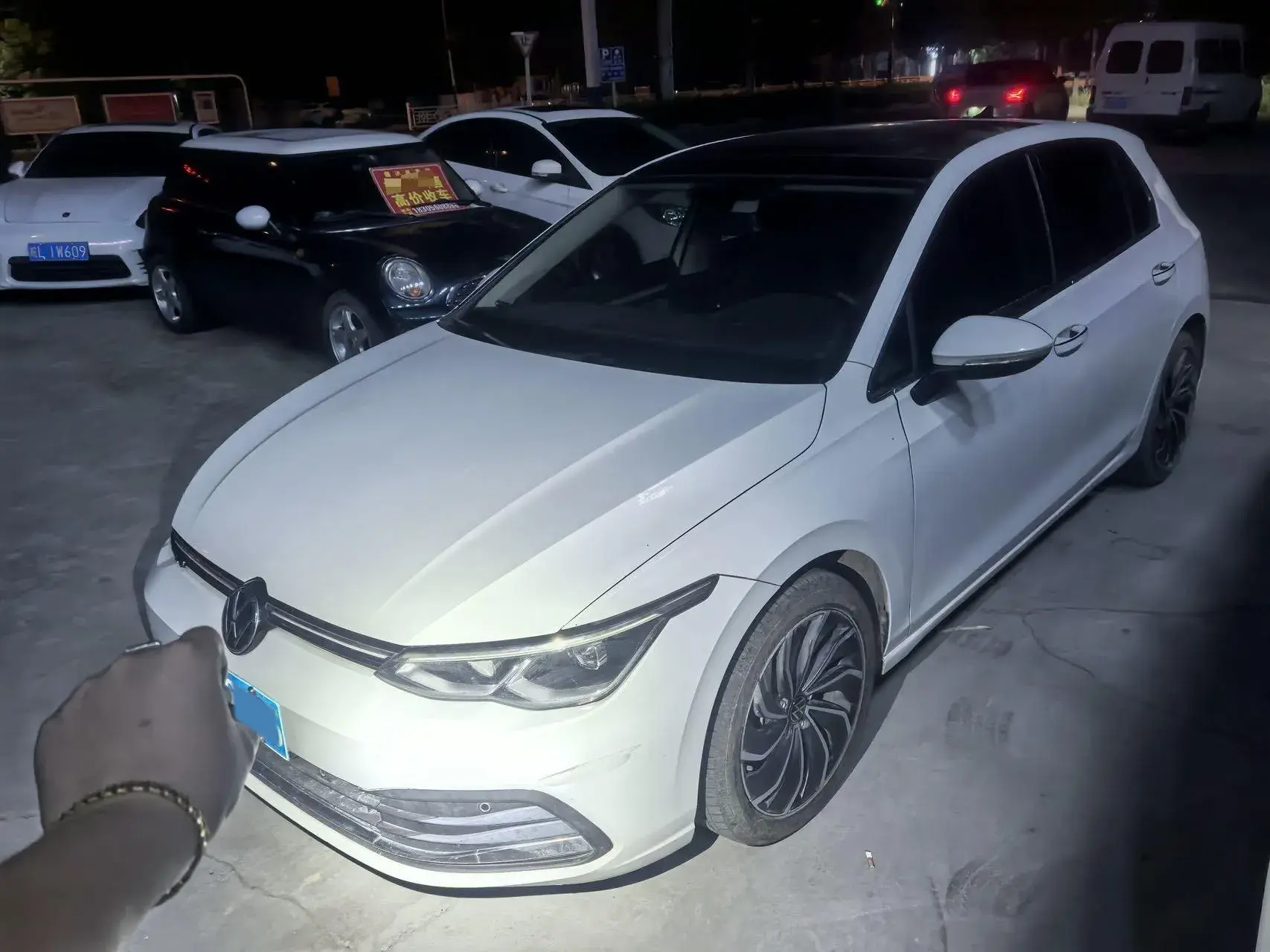 2021 VOLKSWAGEN GOLF view 1