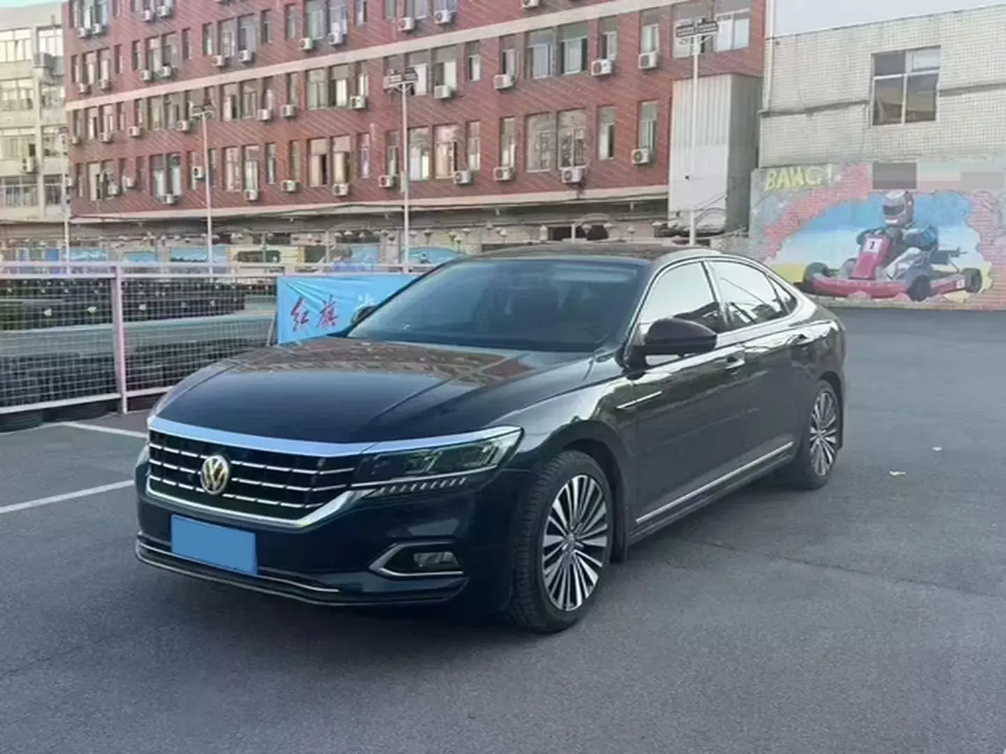 2019 VOLKSWAGEN PASSAT view 1