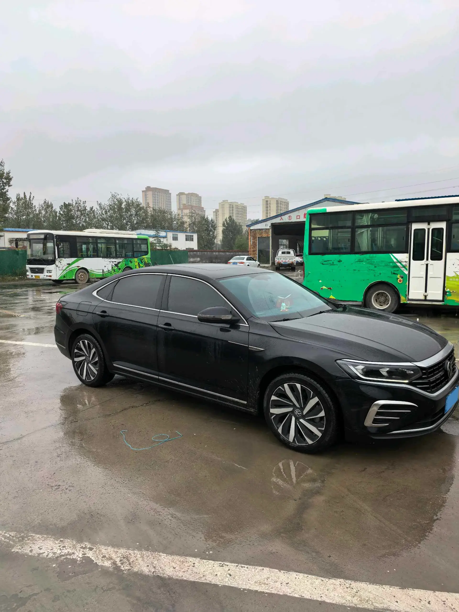 2023 VOLKSWAGEN PASSAT thumbnail 3