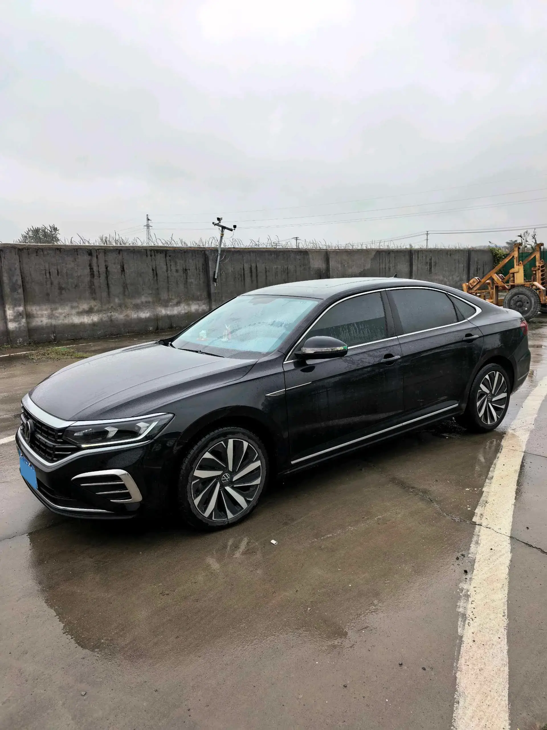 2023 VOLKSWAGEN PASSAT view 1