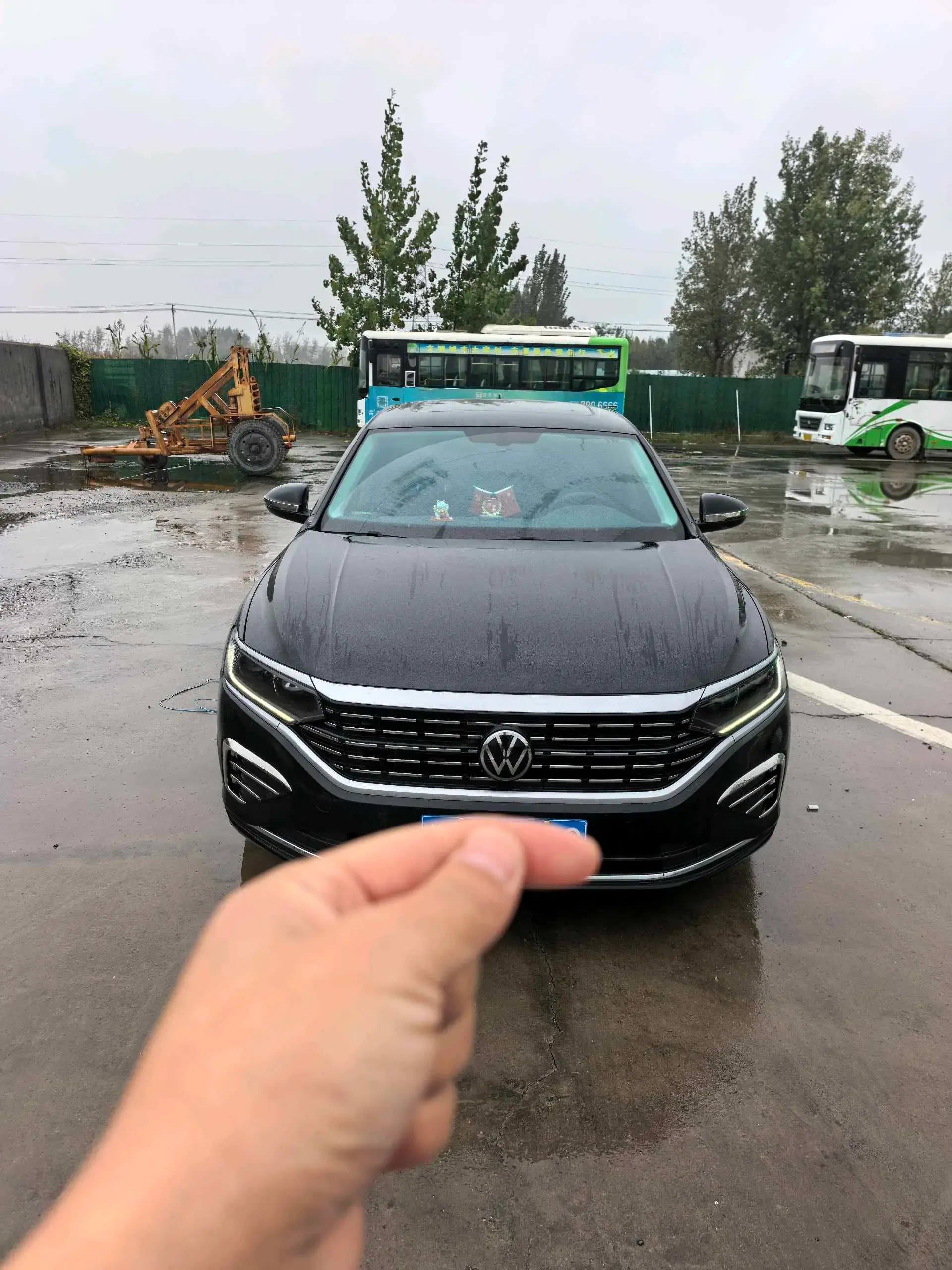 2023 VOLKSWAGEN PASSAT thumbnail 2