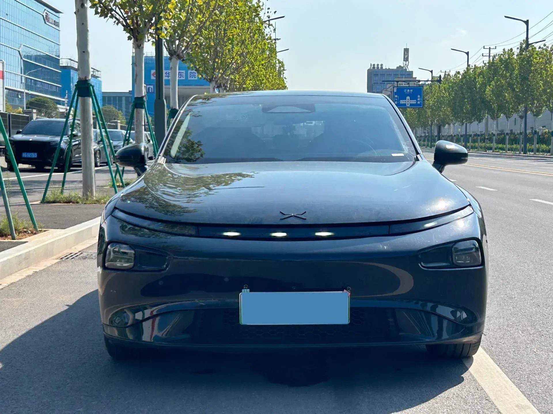 2023 XPENG P7 thumbnail 4